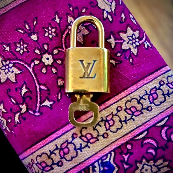 Louis Vuitton lock & key #309 full inclusion - Picture 3 of 12